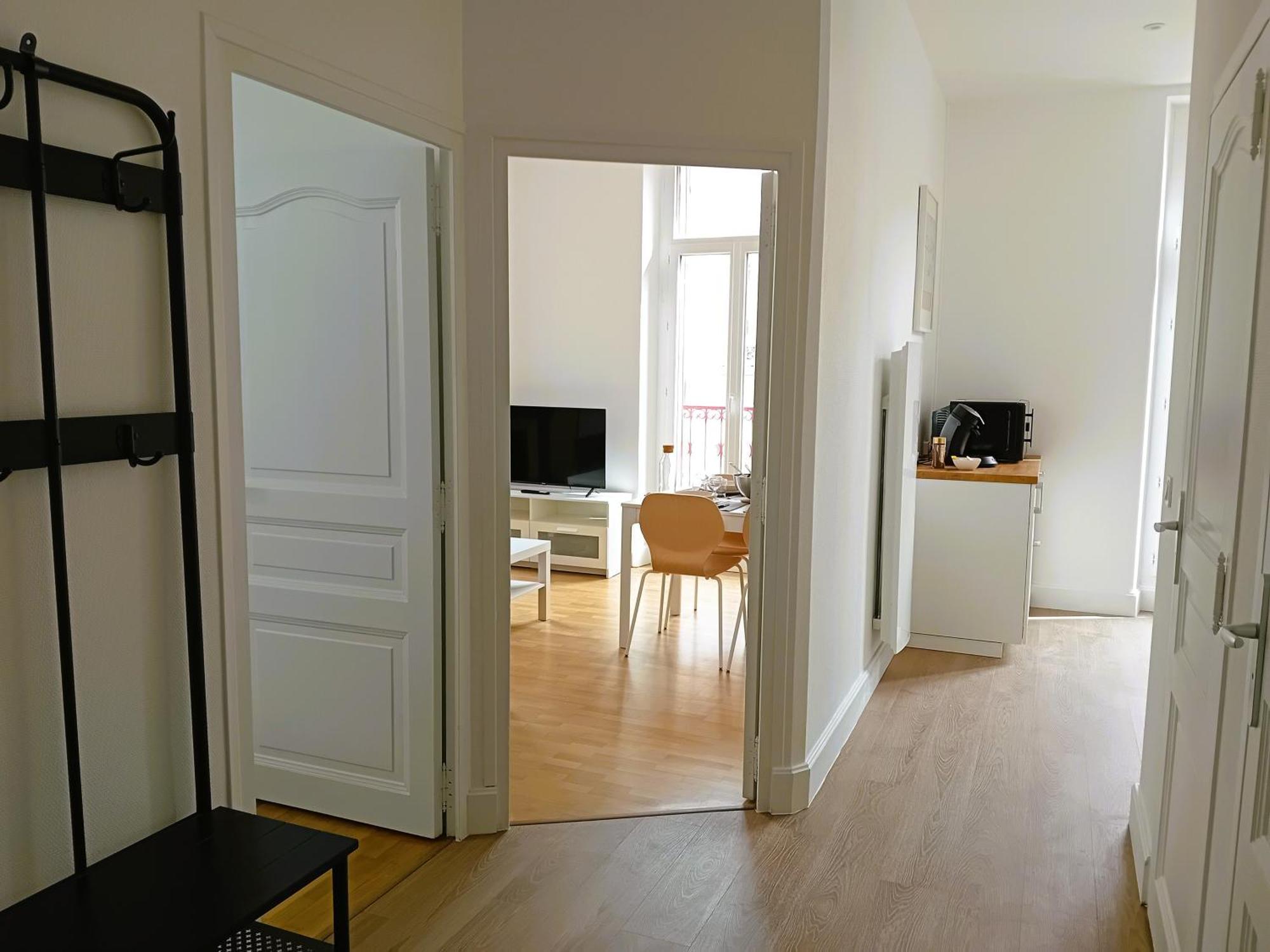 102 - Appart Renove Avec Grand Salon Et 1 Chambre - Tram Et Clinique Mutualiste A 1 Min Grenoble Buitenkant foto